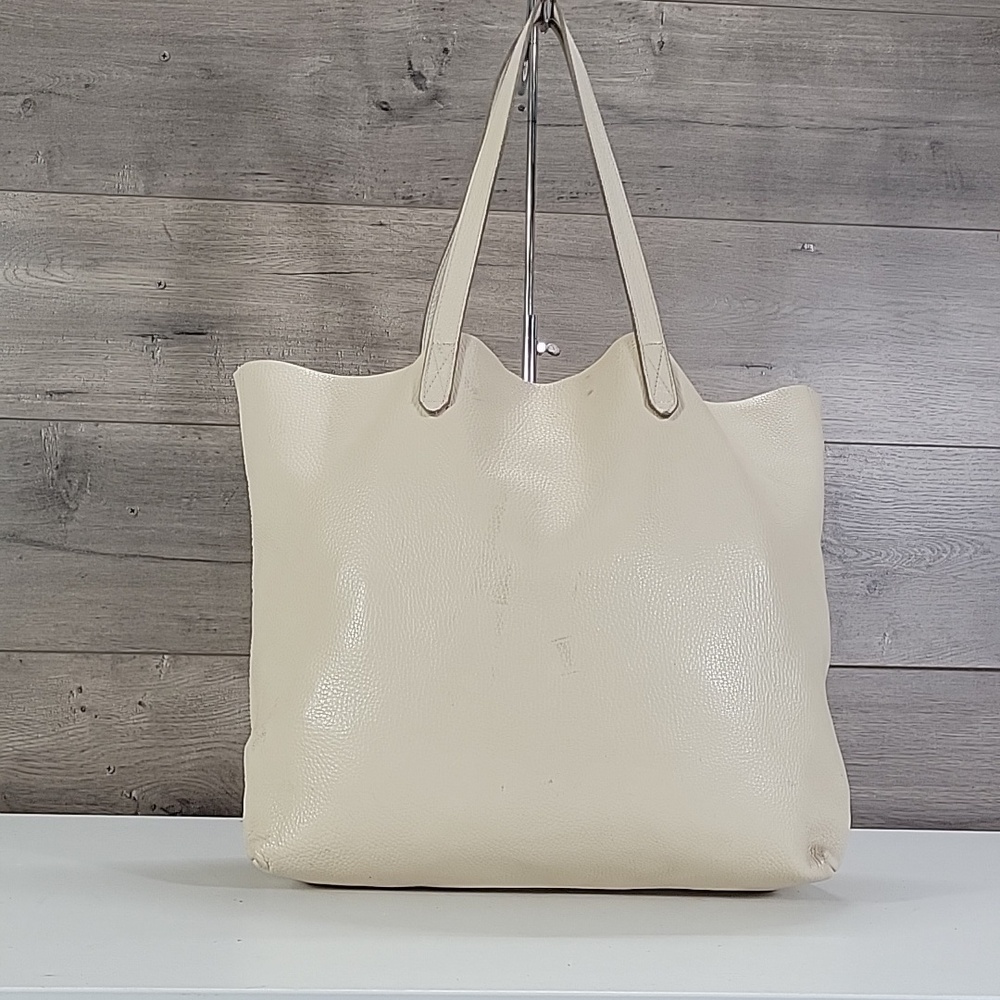 Cuyana Off-White/Beige Pebble Leather Tote Bag